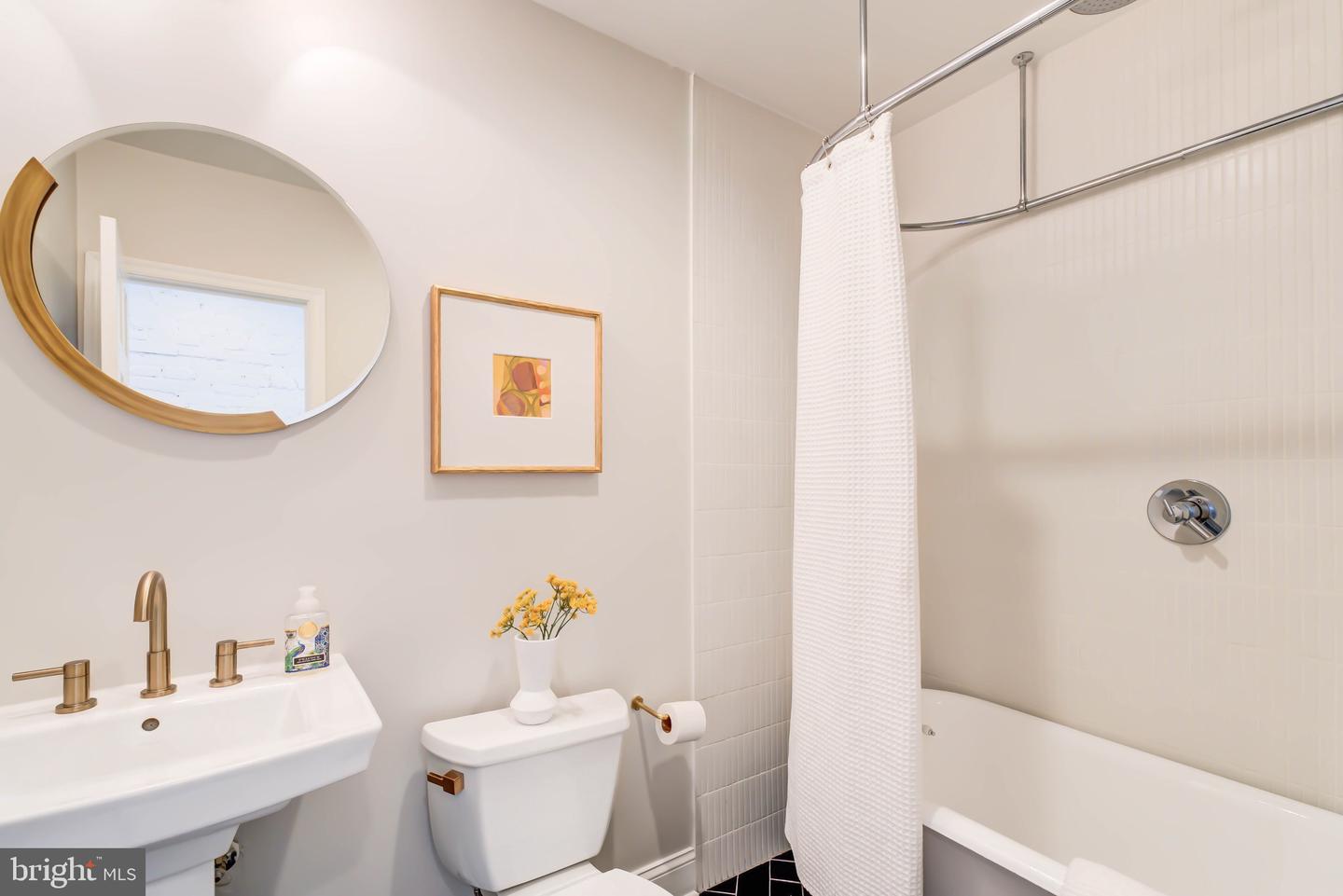 1135 C ST NE, WASHINGTON, District Of Columbia 20002, 3 Bedrooms Bedrooms, ,3 BathroomsBathrooms,Residential,For sale,1135 C ST NE,DCDC2246632 MLS # DCDC2246632