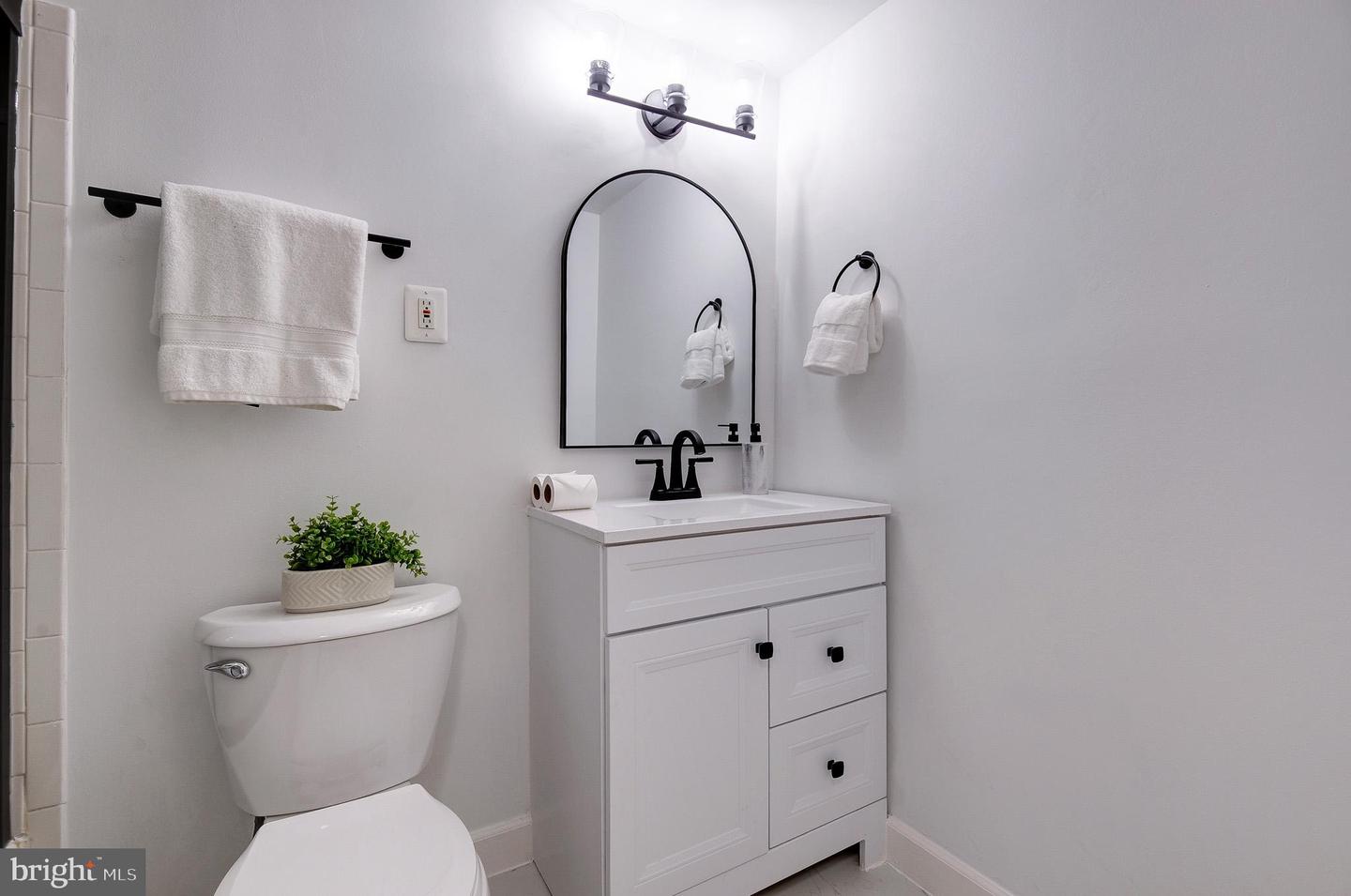 7613 ROUTE 29 #201, FALLS CHURCH, Virginia 22042, 2 Bedrooms Bedrooms, ,1 BathroomBathrooms,Residential,For sale,7613 ROUTE 29 #201,VAFX2291628 MLS # VAFX2291628