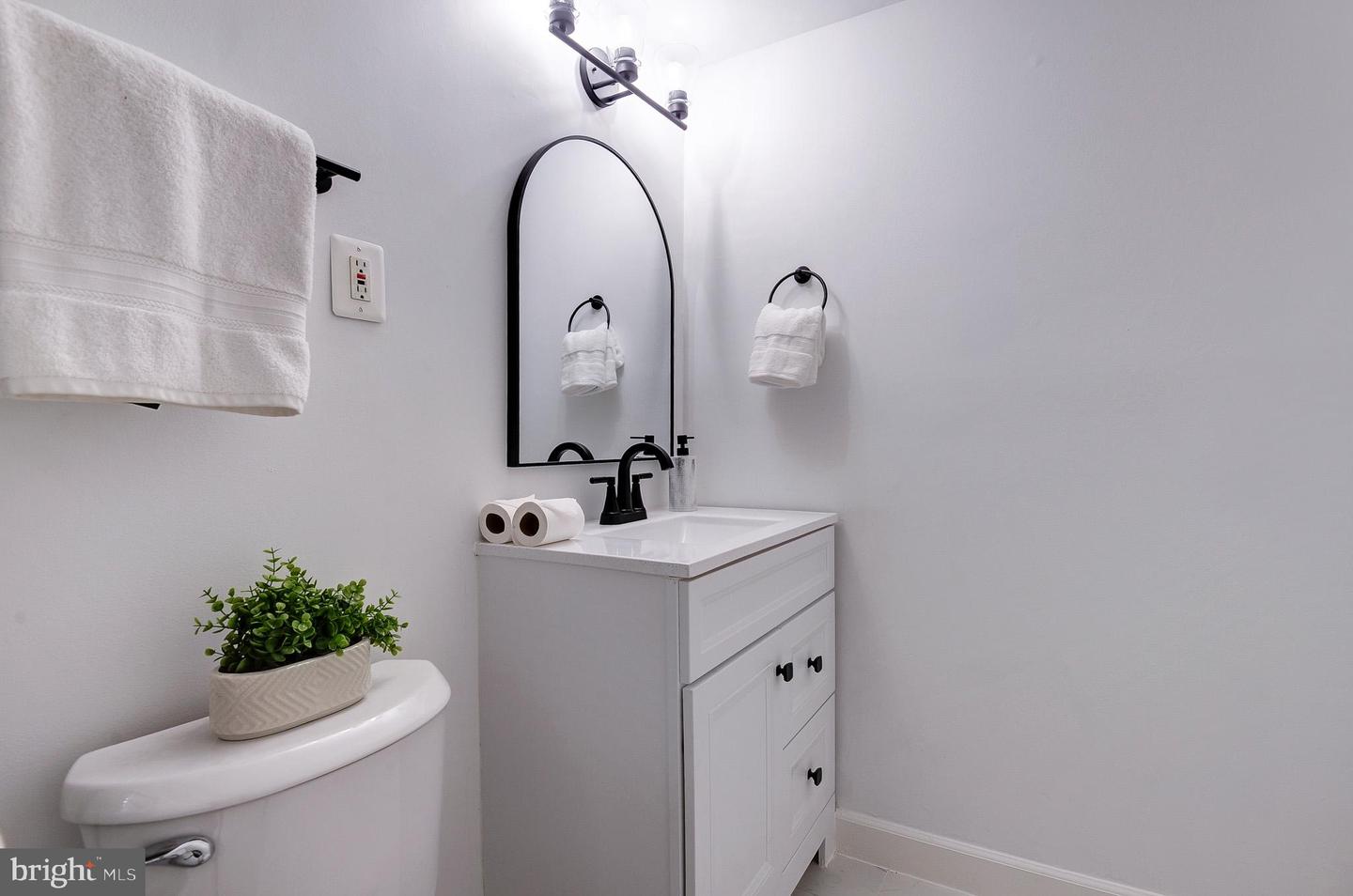 7613 ROUTE 29 #201, FALLS CHURCH, Virginia 22042, 2 Bedrooms Bedrooms, ,1 BathroomBathrooms,Residential,For sale,7613 ROUTE 29 #201,VAFX2291628 MLS # VAFX2291628