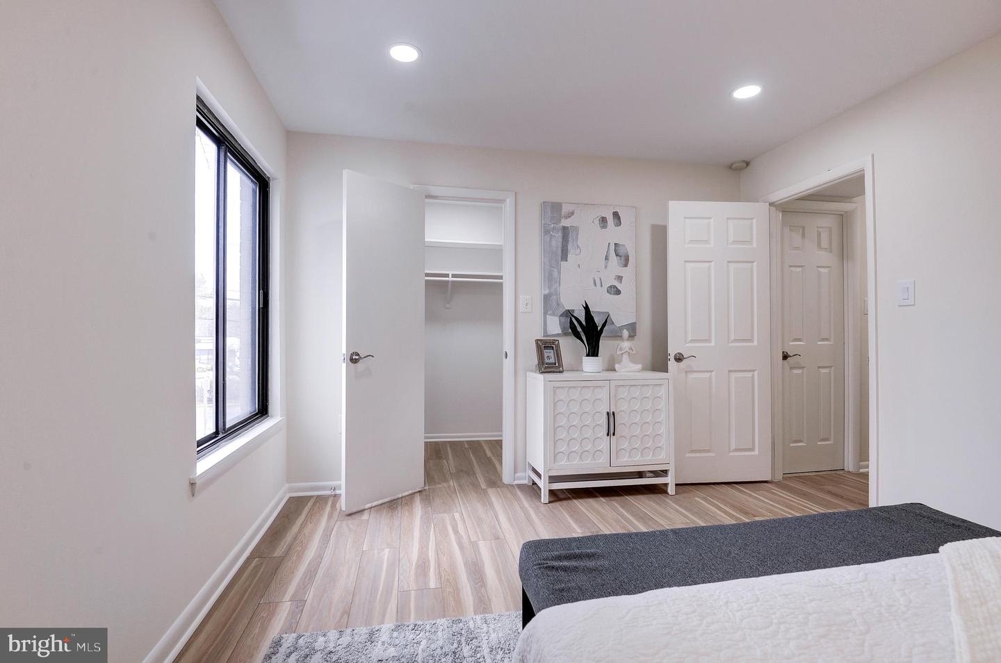 7613 ROUTE 29 #201, FALLS CHURCH, Virginia 22042, 2 Bedrooms Bedrooms, ,1 BathroomBathrooms,Residential,For sale,7613 ROUTE 29 #201,VAFX2291628 MLS # VAFX2291628