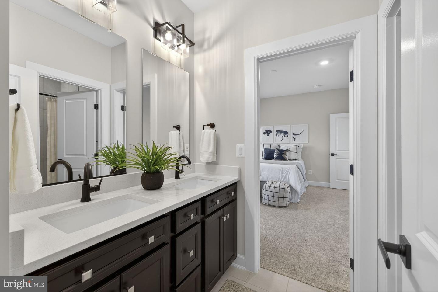 41249 BLOOMFIELD HILLS CT, ALDIE, Virginia 20105, 5 Bedrooms Bedrooms, ,4 BathroomsBathrooms,Residential,For sale,41249 BLOOMFIELD HILLS CT,VALO2116230 MLS # VALO2116230