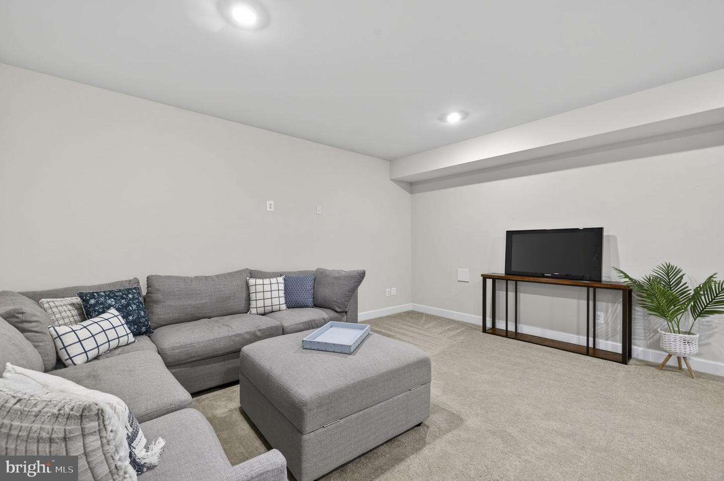 41249 BLOOMFIELD HILLS CT, ALDIE, Virginia 20105, 5 Bedrooms Bedrooms, ,4 BathroomsBathrooms,Residential,For sale,41249 BLOOMFIELD HILLS CT,VALO2116230 MLS # VALO2116230