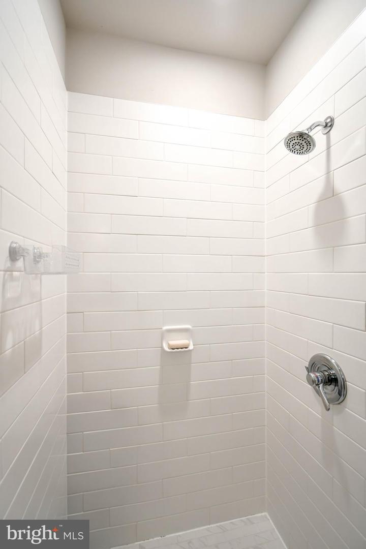 1800 MOUNT VERNON AVE #306, ALEXANDRIA, Virginia 22301, 1 Bedroom Bedrooms, ,1 BathroomBathrooms,Residential,For sale,1800 MOUNT VERNON AVE #306,VAAX2054302 MLS # VAAX2054302