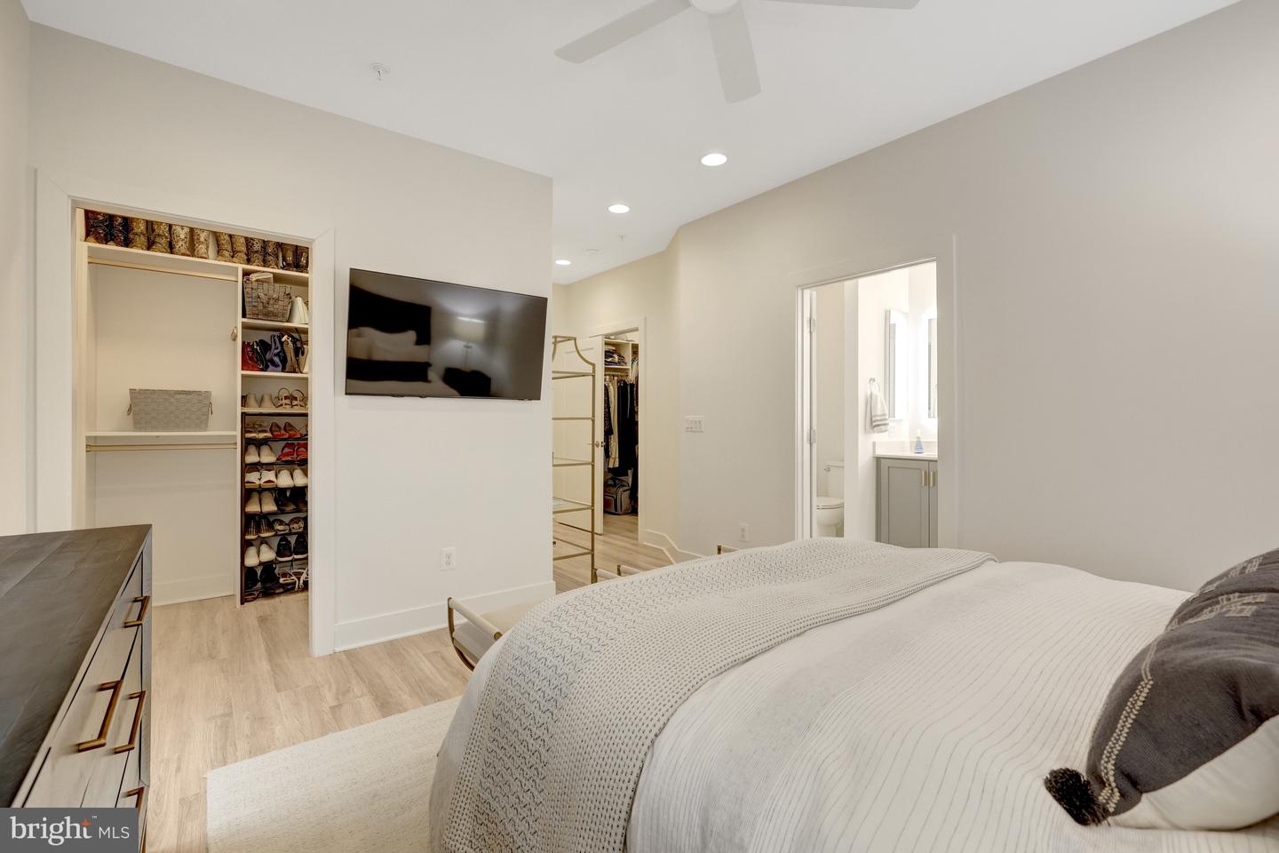 11236 FARADAY PARK DR, RESTON, Virginia 20190, 4 Bedrooms Bedrooms, 13 Rooms Rooms,3 BathroomsBathrooms,Residential,For sale,11236 FARADAY PARK DR,VAFX2291840 MLS # VAFX2291840