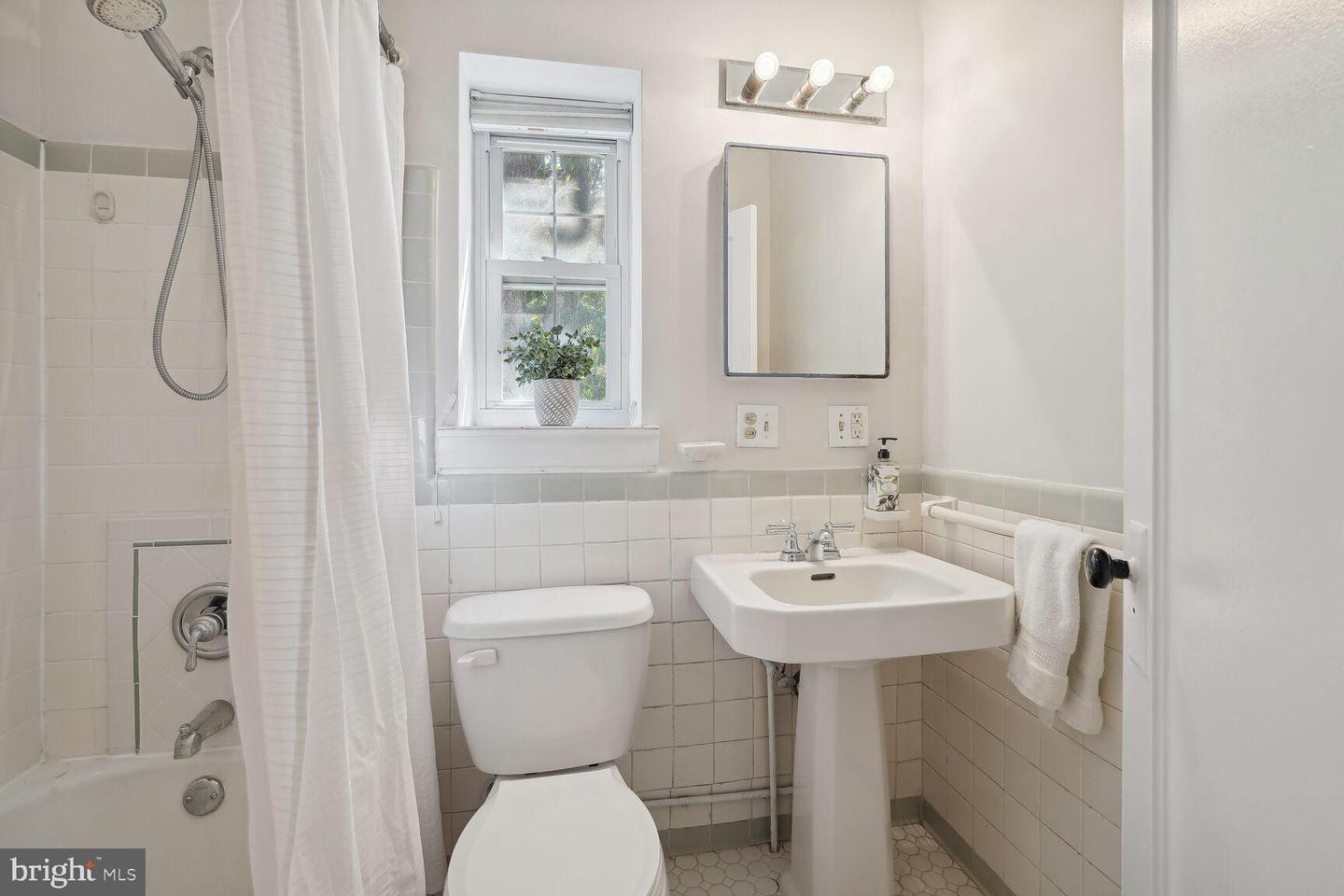 1705 PRESTON RD, ALEXANDRIA, Virginia 22302, 3 Bedrooms Bedrooms, ,1 BathroomBathrooms,Residential,For sale,1705 PRESTON RD,VAAX2054318 MLS # VAAX2054318