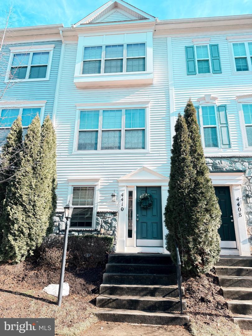 4410 POTOMAC HIGHLANDS CIR, TRIANGLE, Virginia 22172, 3 Bedrooms Bedrooms, 8 Rooms Rooms,3 BathroomsBathrooms,Residential,For sale,4410 POTOMAC HIGHLANDS CIR,VAPW2112934 MLS # VAPW2112934