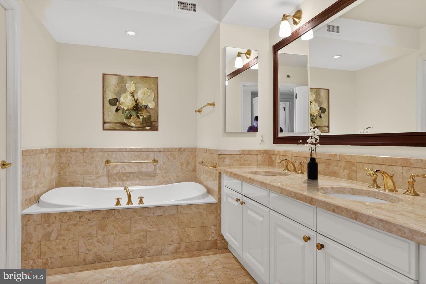 1155 23RD ST NW #5D, WASHINGTON, District Of Columbia 20037, 2 Bedrooms Bedrooms, ,2 BathroomsBathrooms,Residential,For sale,1155 23RD ST NW #5D,DCDC2247098 MLS # DCDC2247098 1155 23RD ST NW #5D, WASHINGTON, District Of Columbia 20037, 2 Bedrooms Bedrooms, ,2 BathroomsBathrooms,Residential,For sale,1155 23RD ST NW #5D,DCDC2247098 MLS # DCDC2247098