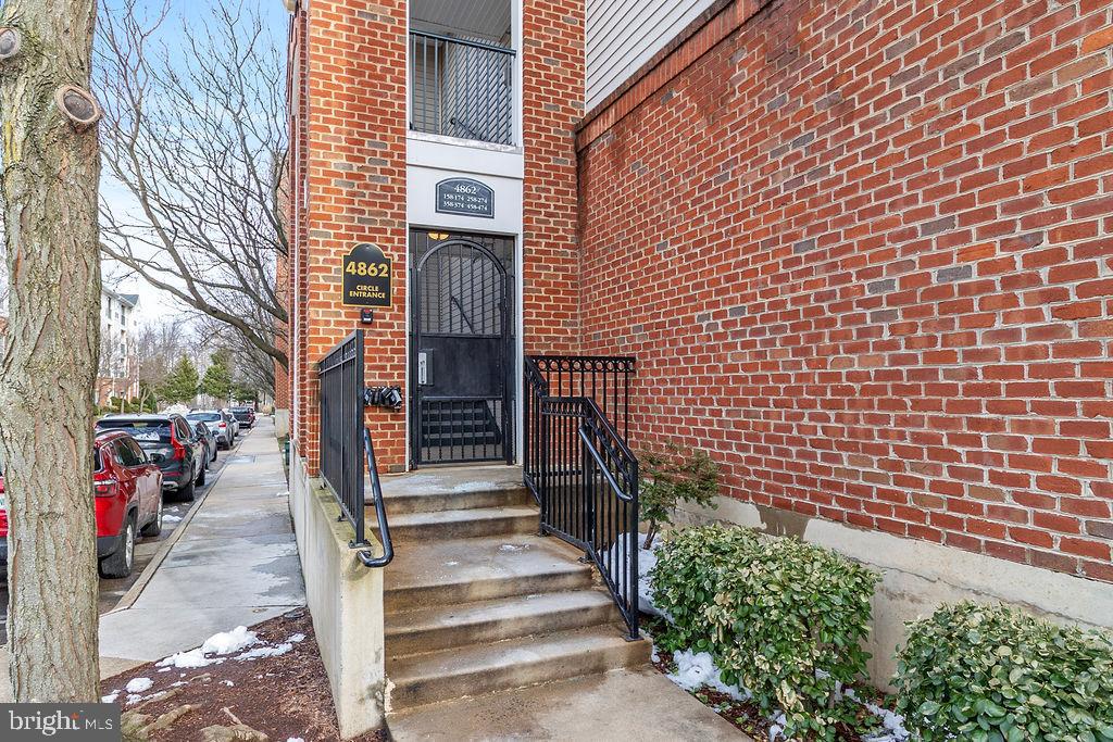 4862 EISENHOWER AVE #367, ALEXANDRIA, Virginia 22304, 2 Bedrooms Bedrooms, 3 Rooms Rooms,2 BathroomsBathrooms,Residential,For sale,4862 EISENHOWER AVE #367,VAAX2054346 MLS # VAAX2054346