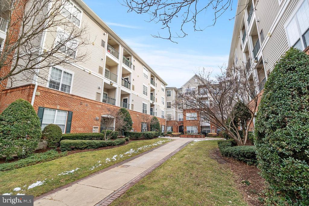 4862 EISENHOWER AVE #367, ALEXANDRIA, Virginia 22304, 2 Bedrooms Bedrooms, 3 Rooms Rooms,2 BathroomsBathrooms,Residential,For sale,4862 EISENHOWER AVE #367,VAAX2054346 MLS # VAAX2054346