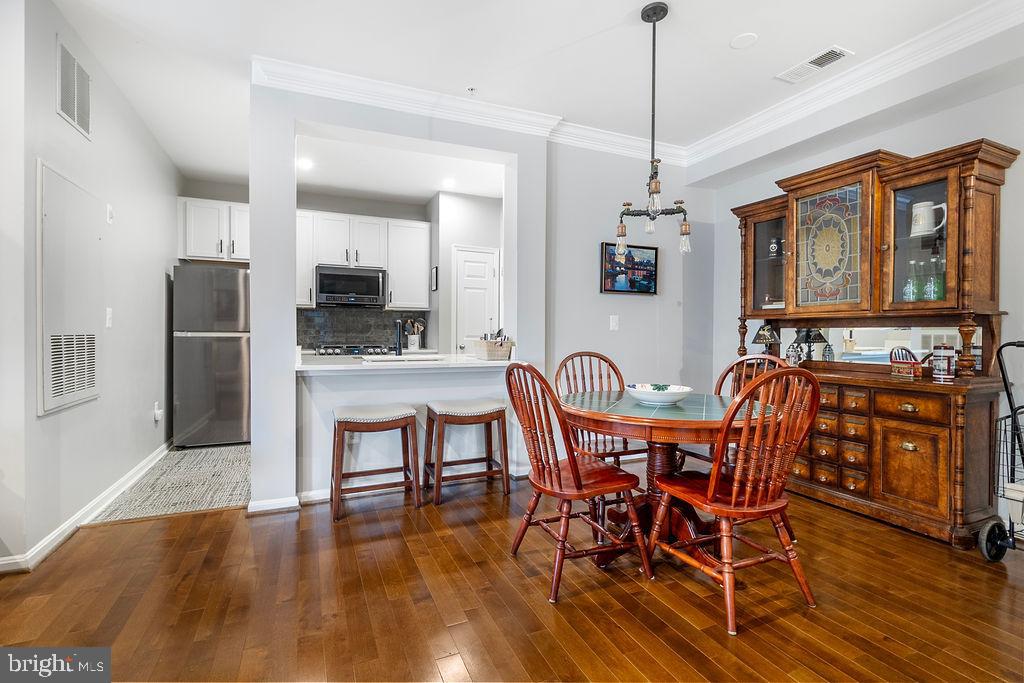 4862 EISENHOWER AVE #367, ALEXANDRIA, Virginia 22304, 2 Bedrooms Bedrooms, 3 Rooms Rooms,2 BathroomsBathrooms,Residential,For sale,4862 EISENHOWER AVE #367,VAAX2054346 MLS # VAAX2054346