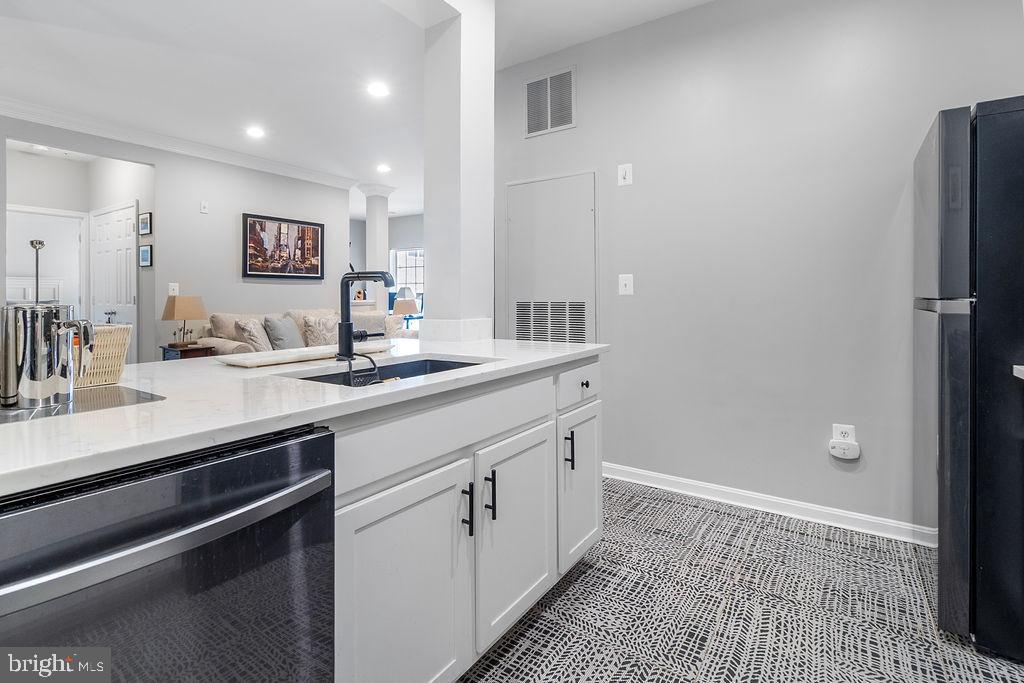 4862 EISENHOWER AVE #367, ALEXANDRIA, Virginia 22304, 2 Bedrooms Bedrooms, 3 Rooms Rooms,2 BathroomsBathrooms,Residential,For sale,4862 EISENHOWER AVE #367,VAAX2054346 MLS # VAAX2054346