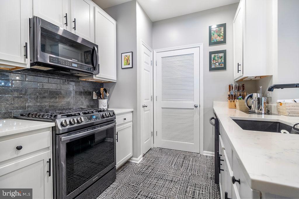 4862 EISENHOWER AVE #367, ALEXANDRIA, Virginia 22304, 2 Bedrooms Bedrooms, 3 Rooms Rooms,2 BathroomsBathrooms,Residential,For sale,4862 EISENHOWER AVE #367,VAAX2054346 MLS # VAAX2054346