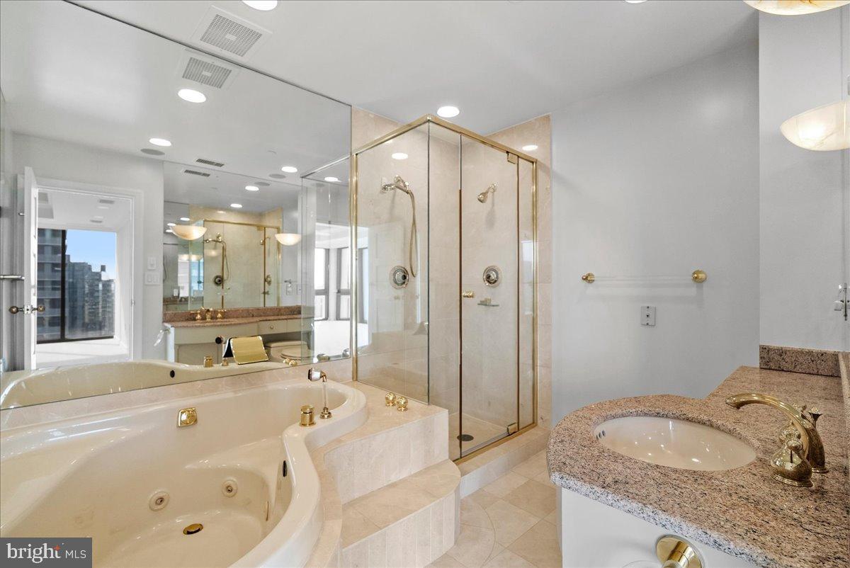 1530 KEY BLVD #1310, #1311, ARLINGTON, Virginia 22209, 3 Bedrooms Bedrooms, 8 Rooms Rooms,4 BathroomsBathrooms,Residential,For sale,1530 KEY BLVD #1310, #1311,VAAR2069124 MLS # VAAR2069124