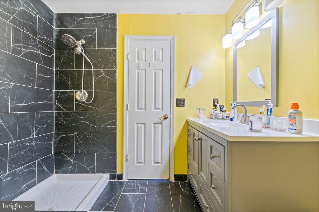 5362 MANSFIELD CT, WOODBRIDGE, Virginia 22193, 4 Bedrooms Bedrooms, ,3 BathroomsBathrooms,Residential,For sale,5362 MANSFIELD CT,VAPW2113010 MLS # VAPW2113010