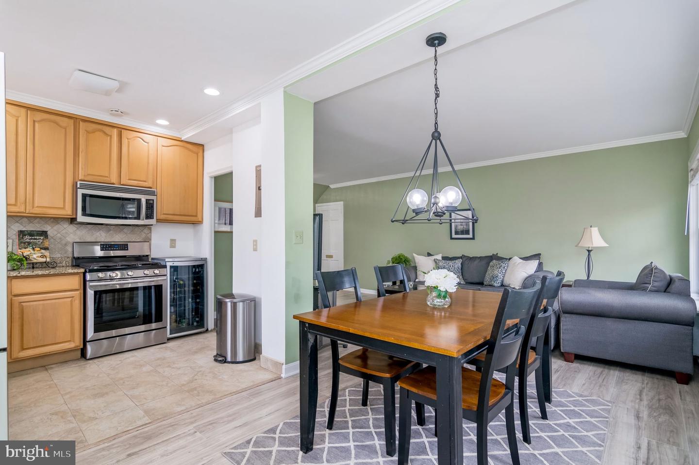 1415 MARTHA CUSTIS DR, ALEXANDRIA, Virginia 22302, 1 Bedroom Bedrooms, 6 Rooms Rooms,1 BathroomBathrooms,Residential,For sale,1415 MARTHA CUSTIS DR,VAAX2054418 MLS # VAAX2054418