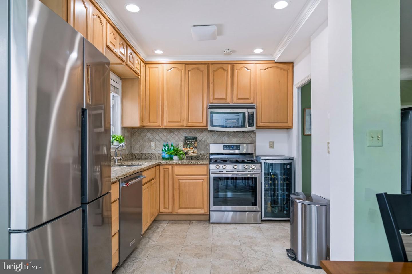 1415 MARTHA CUSTIS DR, ALEXANDRIA, Virginia 22302, 1 Bedroom Bedrooms, 6 Rooms Rooms,1 BathroomBathrooms,Residential,For sale,1415 MARTHA CUSTIS DR,VAAX2054418 MLS # VAAX2054418