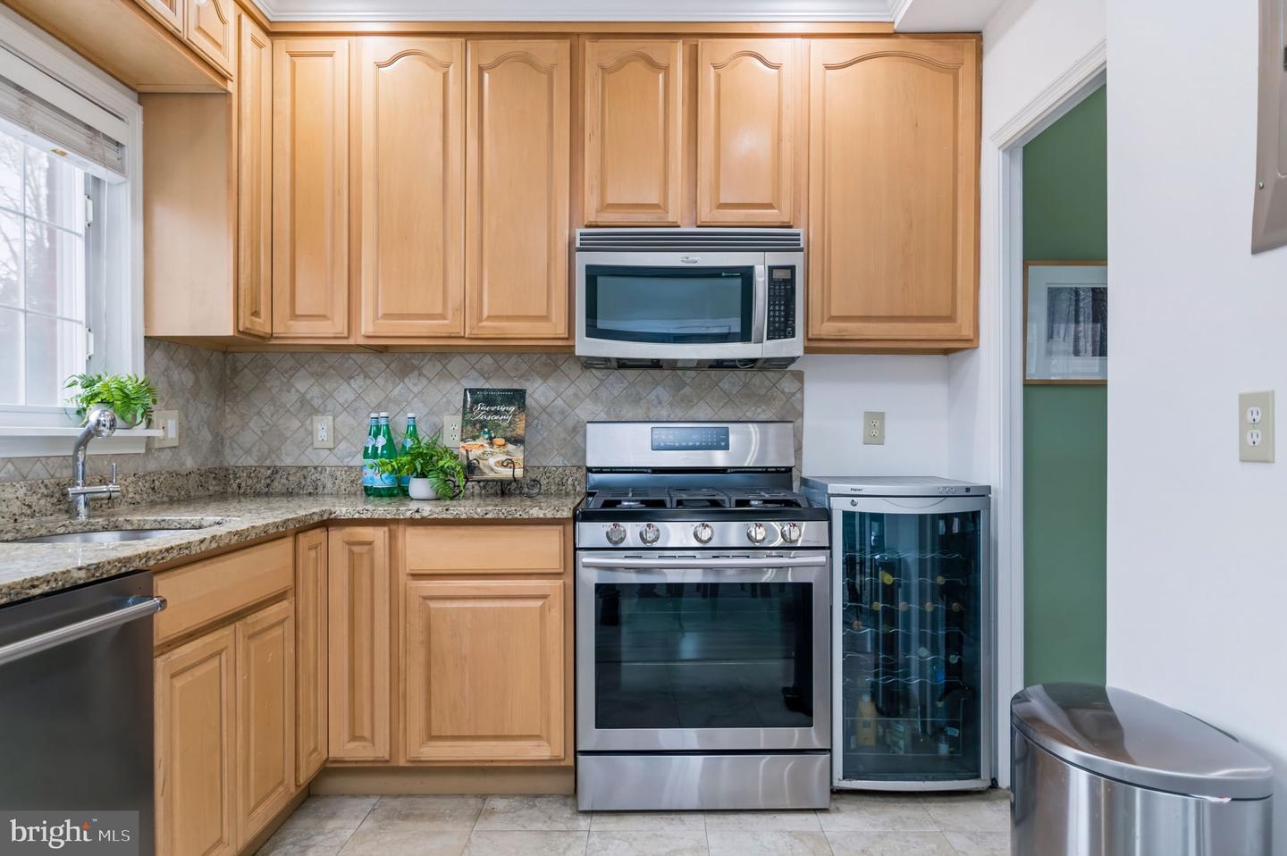 1415 MARTHA CUSTIS DR, ALEXANDRIA, Virginia 22302, 1 Bedroom Bedrooms, 6 Rooms Rooms,1 BathroomBathrooms,Residential,For sale,1415 MARTHA CUSTIS DR,VAAX2054418 MLS # VAAX2054418