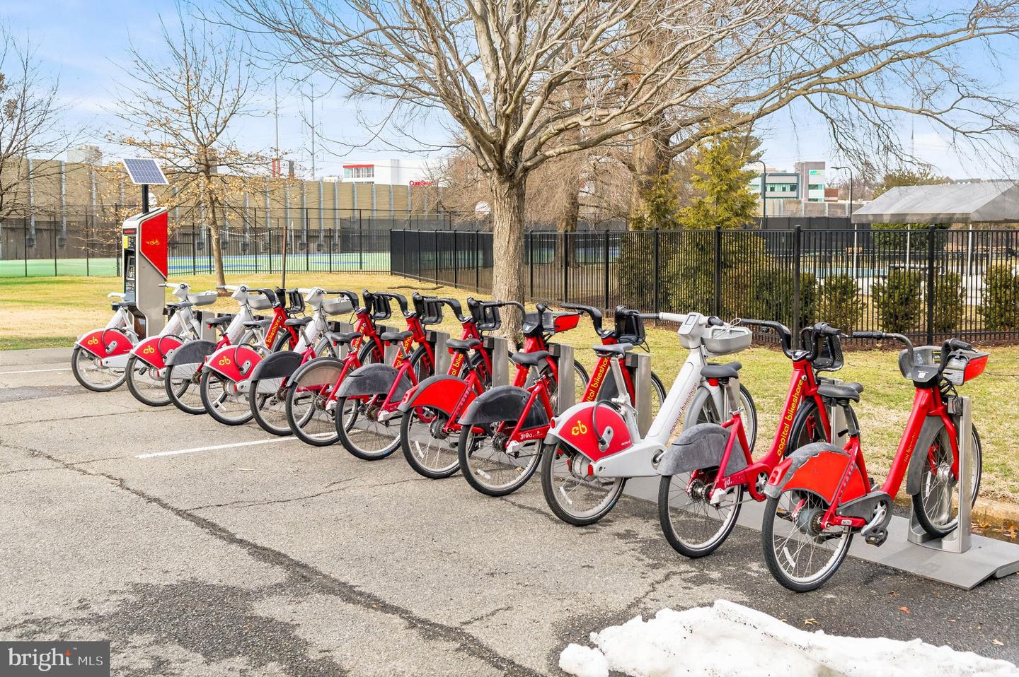 1415 MARTHA CUSTIS DR, ALEXANDRIA, Virginia 22302, 1 Bedroom Bedrooms, 6 Rooms Rooms,1 BathroomBathrooms,Residential,For sale,1415 MARTHA CUSTIS DR,VAAX2054418 MLS # VAAX2054418