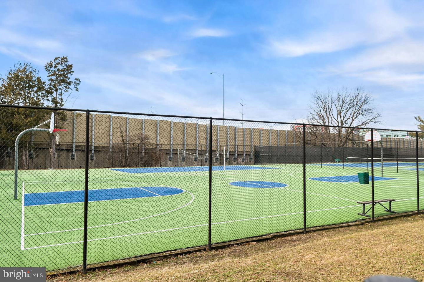 1415 MARTHA CUSTIS DR, ALEXANDRIA, Virginia 22302, 1 Bedroom Bedrooms, 6 Rooms Rooms,1 BathroomBathrooms,Residential,For sale,1415 MARTHA CUSTIS DR,VAAX2054418 MLS # VAAX2054418