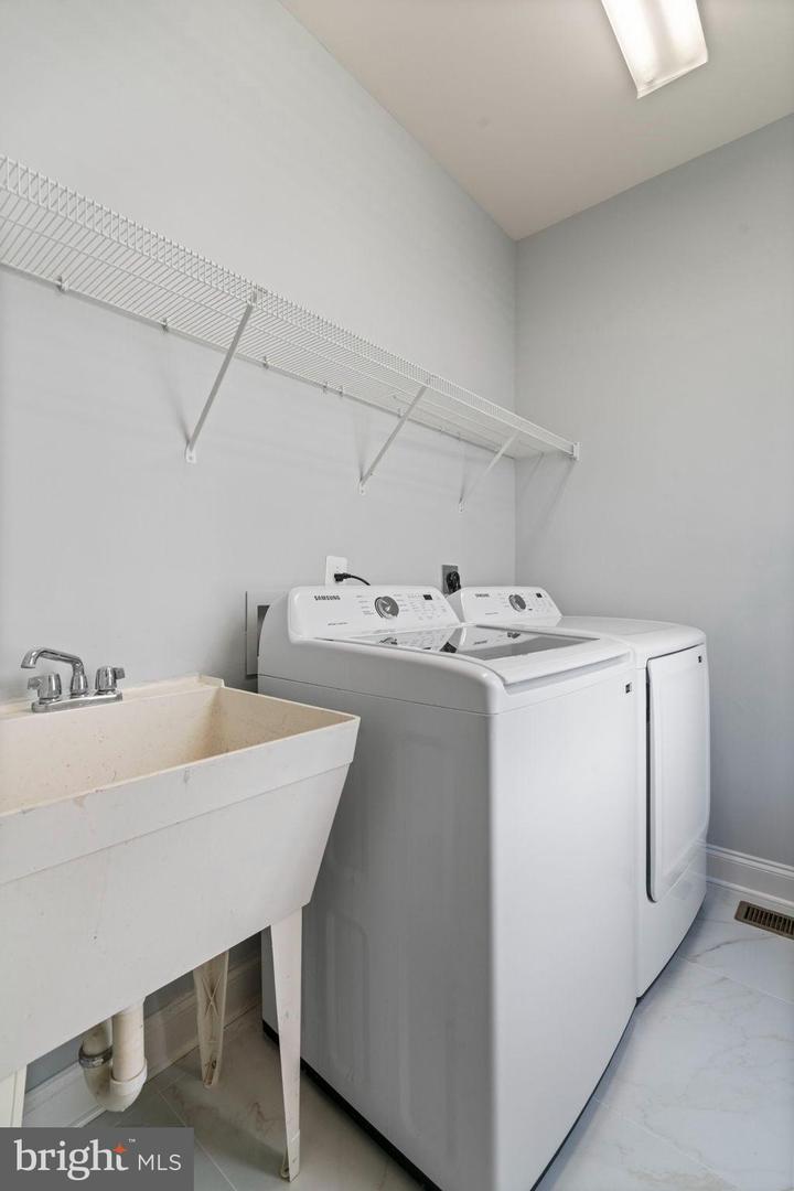 43915 KITTIWAKE DR, LEESBURG, Virginia 20176, 6 Bedrooms Bedrooms, 22 Rooms Rooms,4 BathroomsBathrooms,Residential,For sale,43915 KITTIWAKE DR,VALO2116536 MLS # VALO2116536 43915 KITTIWAKE DR, LEESBURG, Virginia 20176, 6 Bedrooms Bedrooms, 22 Rooms Rooms,4 BathroomsBathrooms,Residential,For sale,43915 KITTIWAKE DR,VALO2116536 MLS # VALO2116536