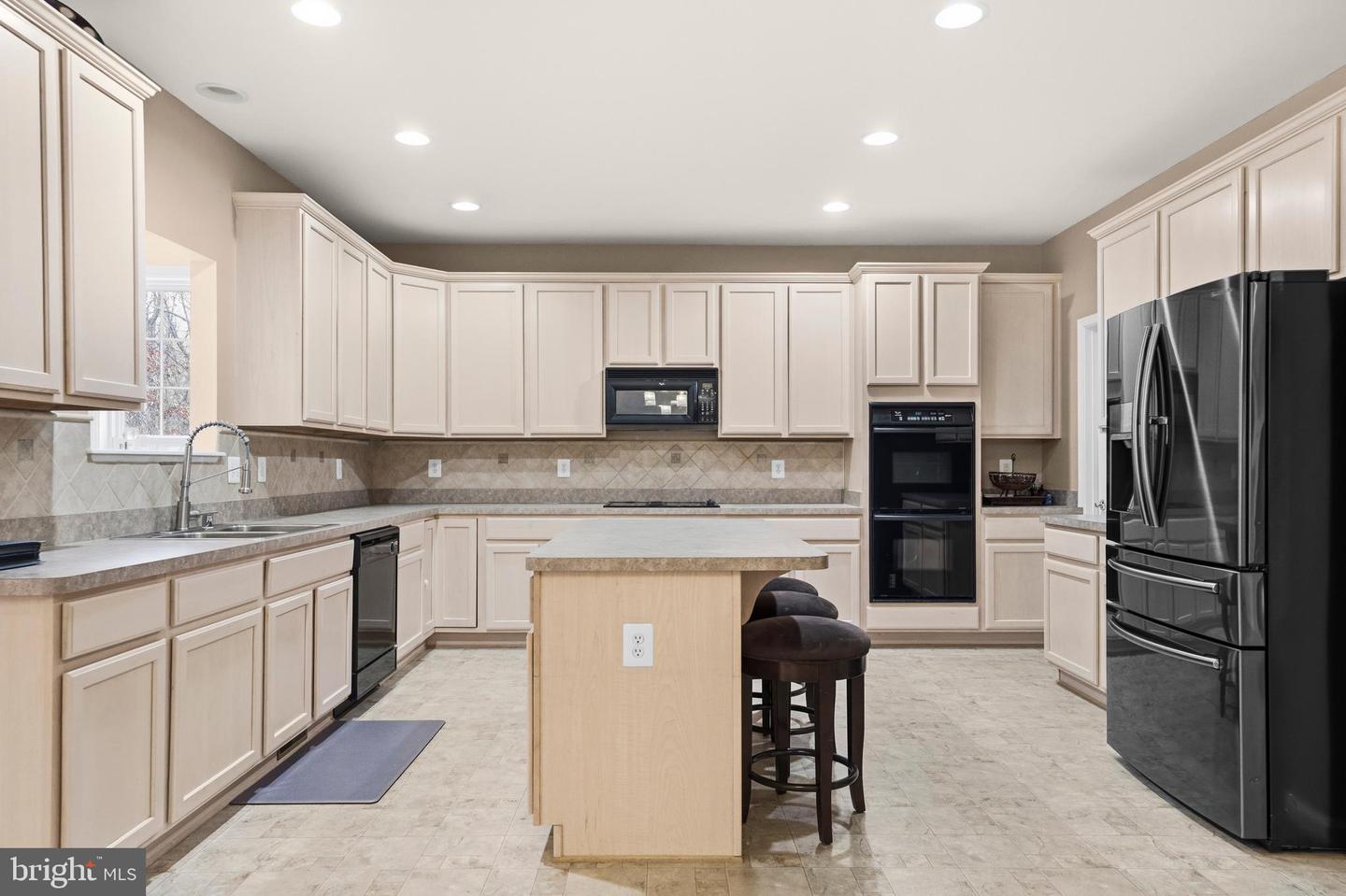 10416 ROLLING RIDGE DR, SPOTSYLVANIA, Virginia 22553, 6 Bedrooms Bedrooms, ,5 BathroomsBathrooms,Residential,For sale,10416 ROLLING RIDGE DR,VASP2038380 MLS # VASP2038380