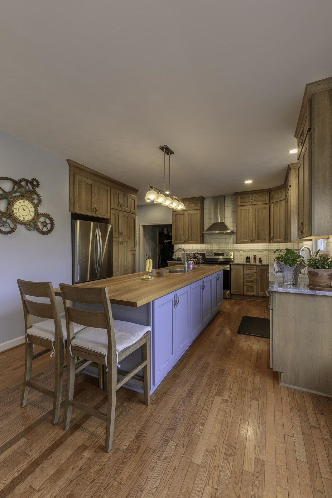 Seating at the end of the island. Seating at the end of the island.