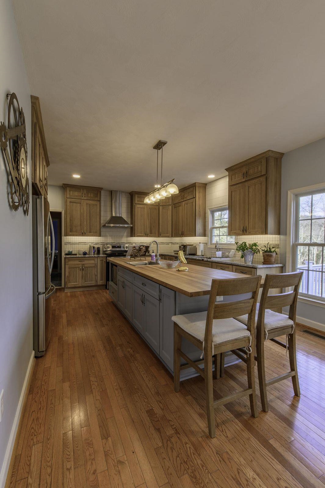 Kitchen has been completely renovated. Kitchen has been completely renovated.