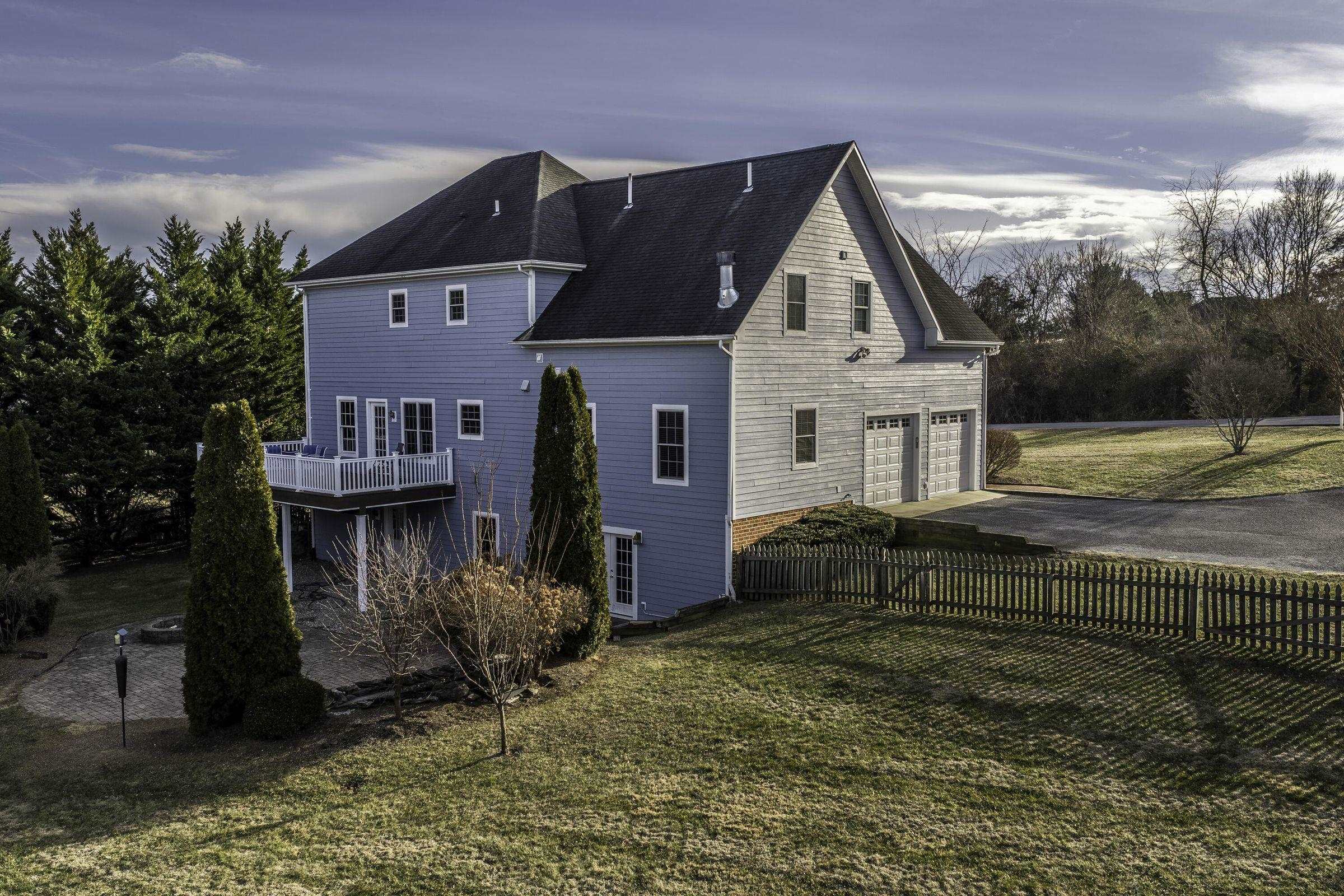 Spacious home allows for flexibility in usage. Spacious home allows for flexibility in usage.