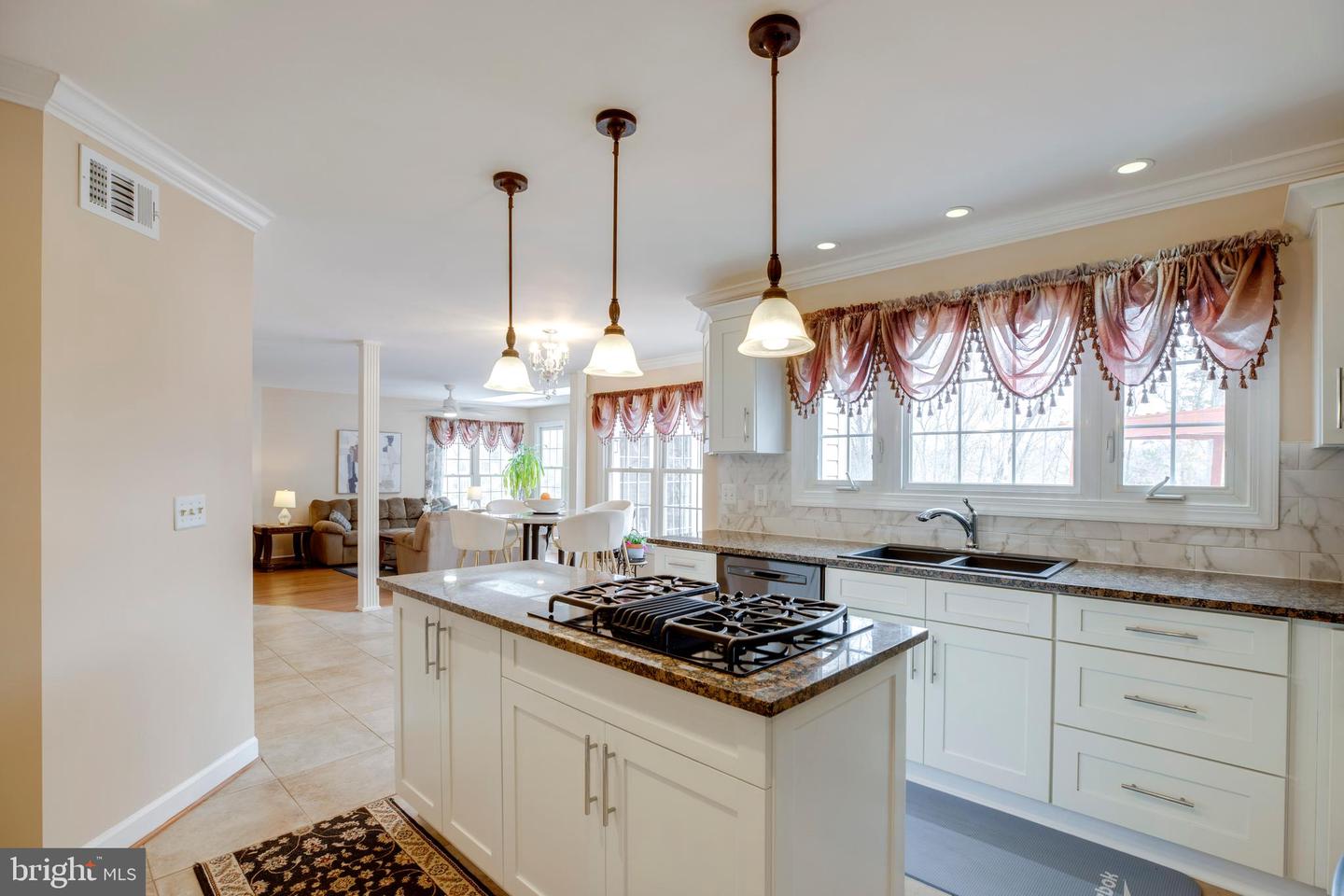 6185 SNOWHILL CT, CENTREVILLE, Virginia 20120, 5 Bedrooms Bedrooms, ,3 BathroomsBathrooms,Residential,For sale,6185 SNOWHILL CT,VAFX2287140 MLS # VAFX2287140