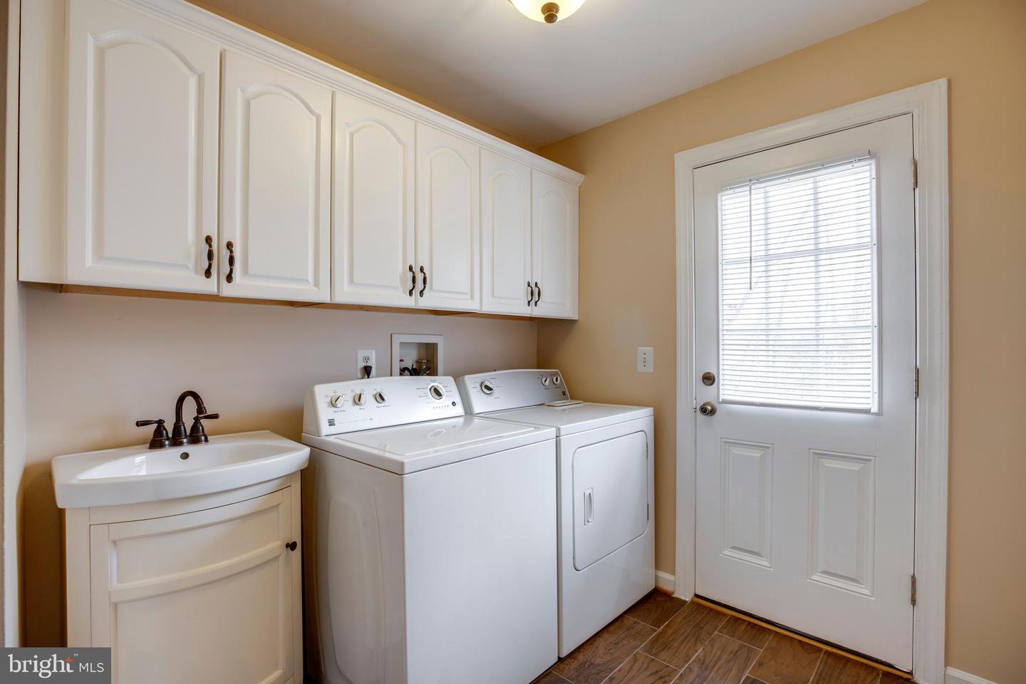 6185 SNOWHILL CT, CENTREVILLE, Virginia 20120, 5 Bedrooms Bedrooms, ,3 BathroomsBathrooms,Residential,For sale,6185 SNOWHILL CT,VAFX2287140 MLS # VAFX2287140