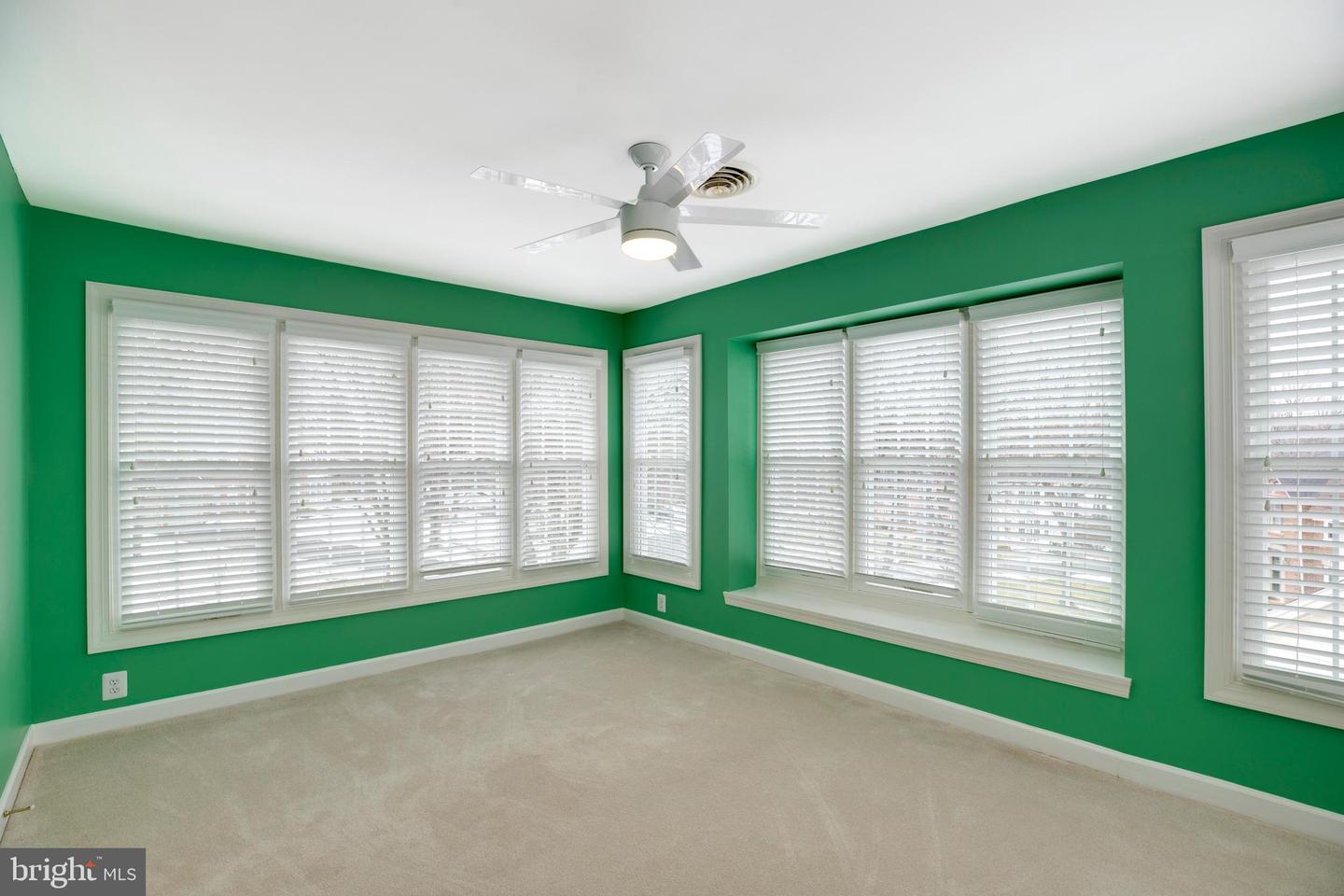 6185 SNOWHILL CT, CENTREVILLE, Virginia 20120, 5 Bedrooms Bedrooms, ,3 BathroomsBathrooms,Residential,For sale,6185 SNOWHILL CT,VAFX2287140 MLS # VAFX2287140