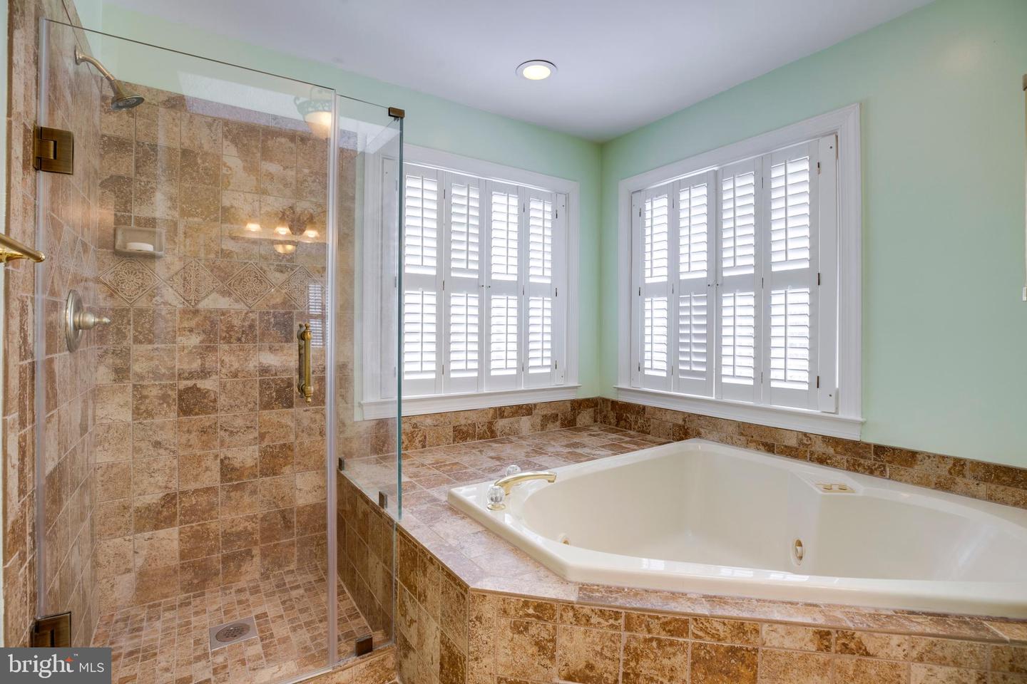 6185 SNOWHILL CT, CENTREVILLE, Virginia 20120, 5 Bedrooms Bedrooms, ,3 BathroomsBathrooms,Residential,For sale,6185 SNOWHILL CT,VAFX2287140 MLS # VAFX2287140