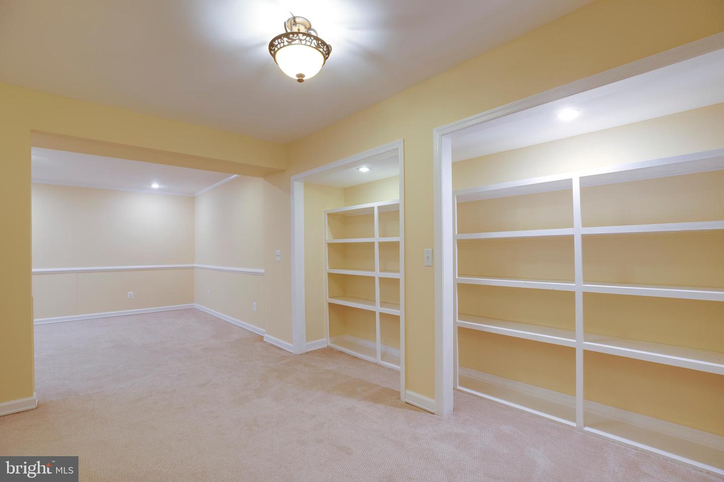 6185 SNOWHILL CT, CENTREVILLE, Virginia 20120, 5 Bedrooms Bedrooms, ,3 BathroomsBathrooms,Residential,For sale,6185 SNOWHILL CT,VAFX2287140 MLS # VAFX2287140