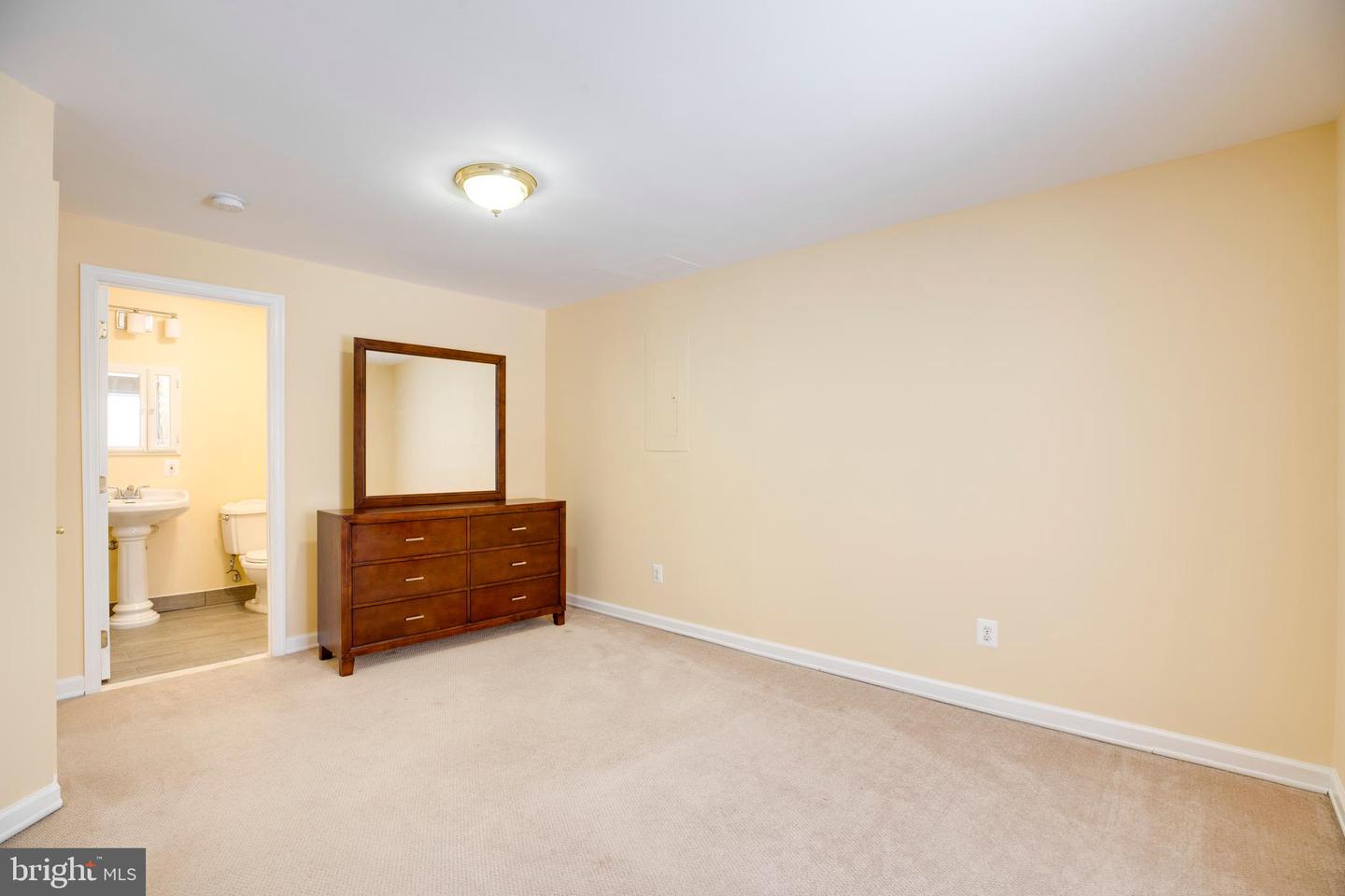 6185 SNOWHILL CT, CENTREVILLE, Virginia 20120, 5 Bedrooms Bedrooms, ,3 BathroomsBathrooms,Residential,For sale,6185 SNOWHILL CT,VAFX2287140 MLS # VAFX2287140