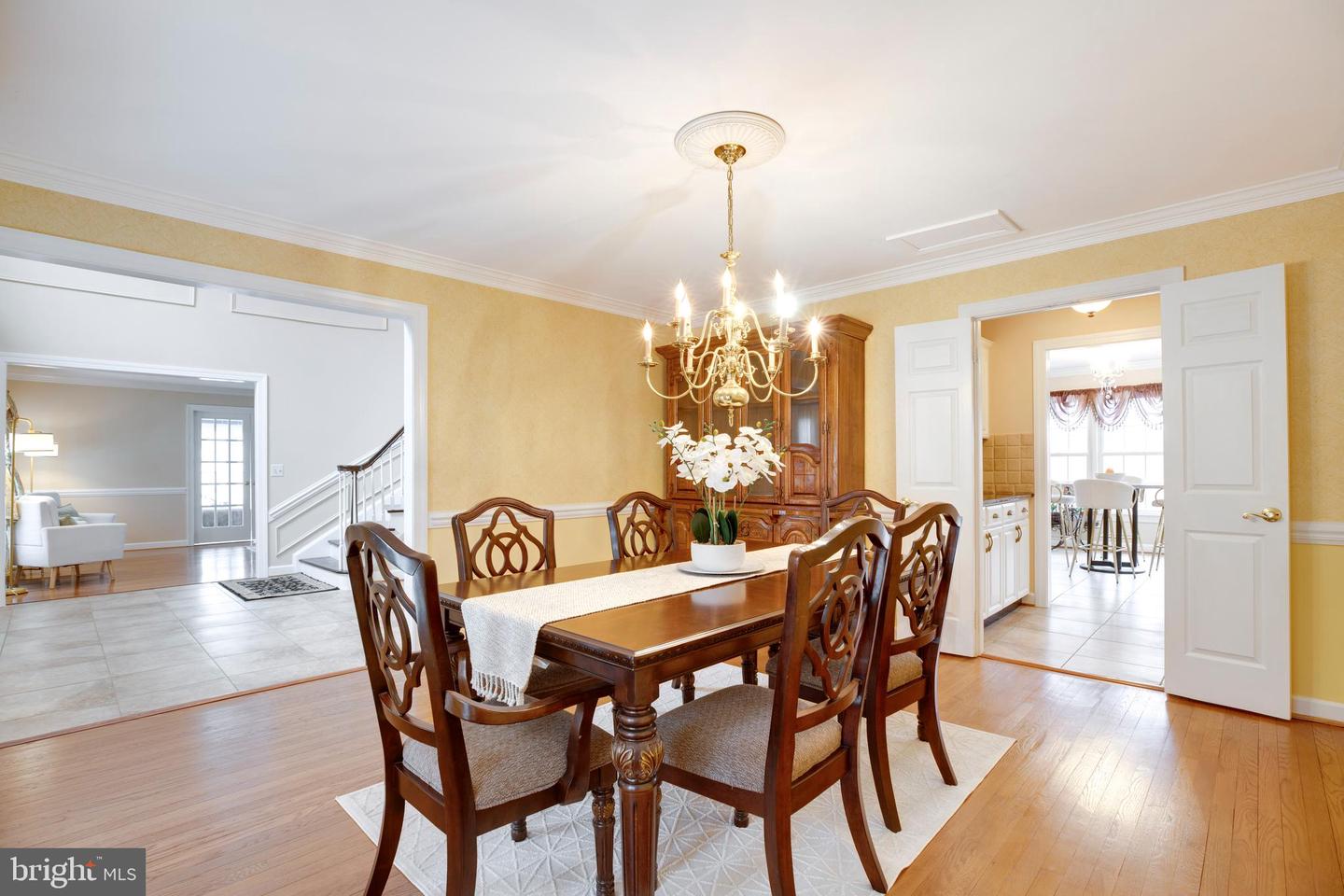 6185 SNOWHILL CT, CENTREVILLE, Virginia 20120, 5 Bedrooms Bedrooms, ,3 BathroomsBathrooms,Residential,For sale,6185 SNOWHILL CT,VAFX2287140 MLS # VAFX2287140