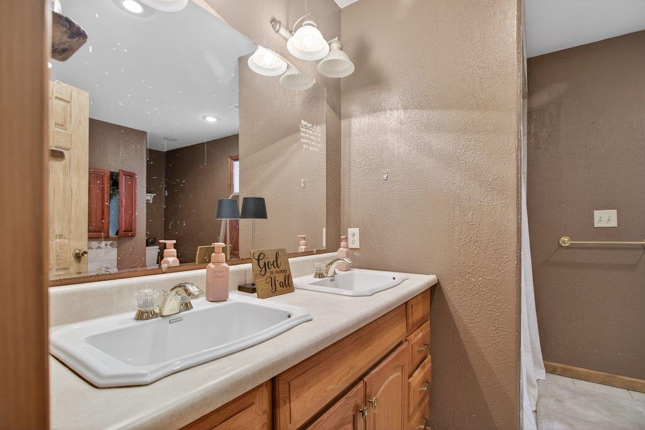 3950 HAPPY VALLEY RD, KEEZLETOWN, Virginia 22832, 3 Bedrooms Bedrooms, ,2 BathroomsBathrooms,Residential,3950 HAPPY VALLEY RD,673609 MLS # 673609