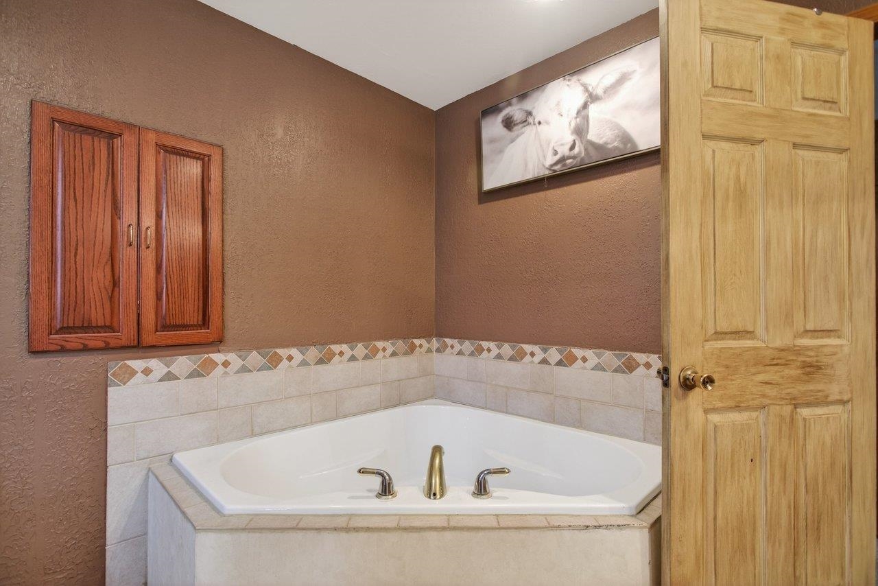 3950 HAPPY VALLEY RD, KEEZLETOWN, Virginia 22832, 3 Bedrooms Bedrooms, ,2 BathroomsBathrooms,Residential,3950 HAPPY VALLEY RD,673609 MLS # 673609