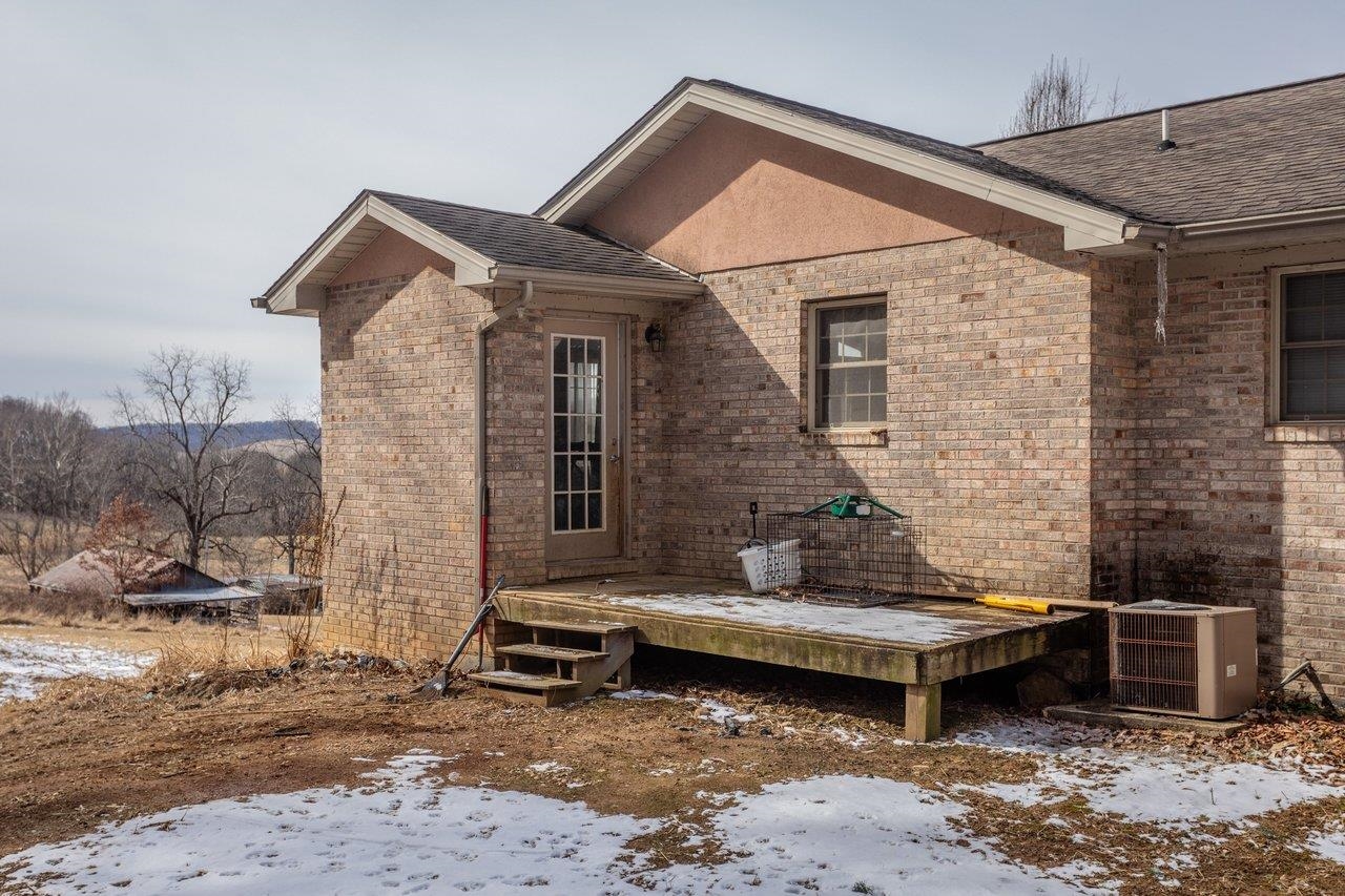 3950 HAPPY VALLEY RD, KEEZLETOWN, Virginia 22832, 3 Bedrooms Bedrooms, ,2 BathroomsBathrooms,Residential,3950 HAPPY VALLEY RD,673609 MLS # 673609