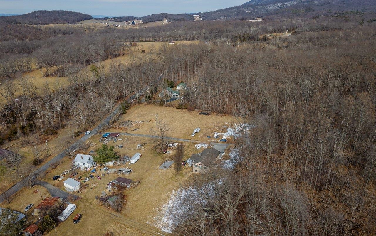 3950 HAPPY VALLEY RD, KEEZLETOWN, Virginia 22832, 3 Bedrooms Bedrooms, ,2 BathroomsBathrooms,Residential,3950 HAPPY VALLEY RD,673609 MLS # 673609