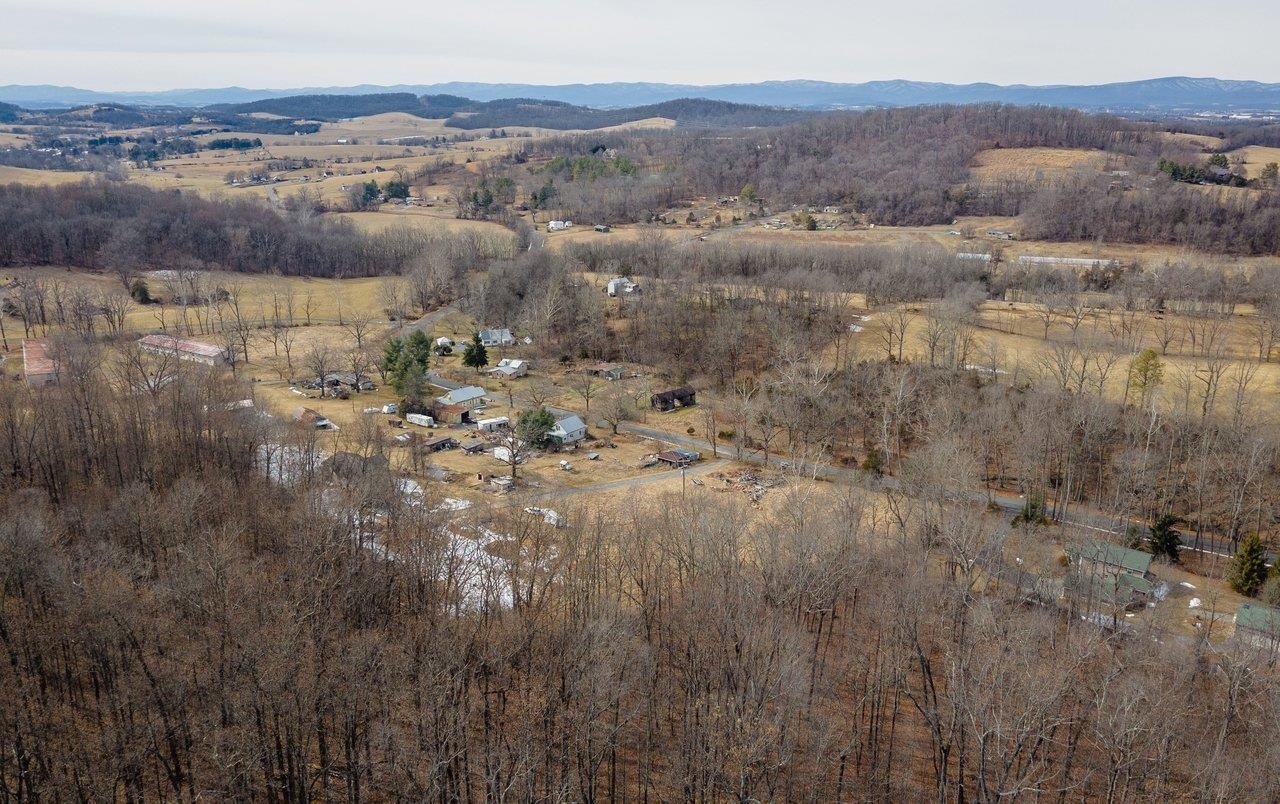 3950 HAPPY VALLEY RD, KEEZLETOWN, Virginia 22832, 3 Bedrooms Bedrooms, ,2 BathroomsBathrooms,Residential,3950 HAPPY VALLEY RD,673609 MLS # 673609