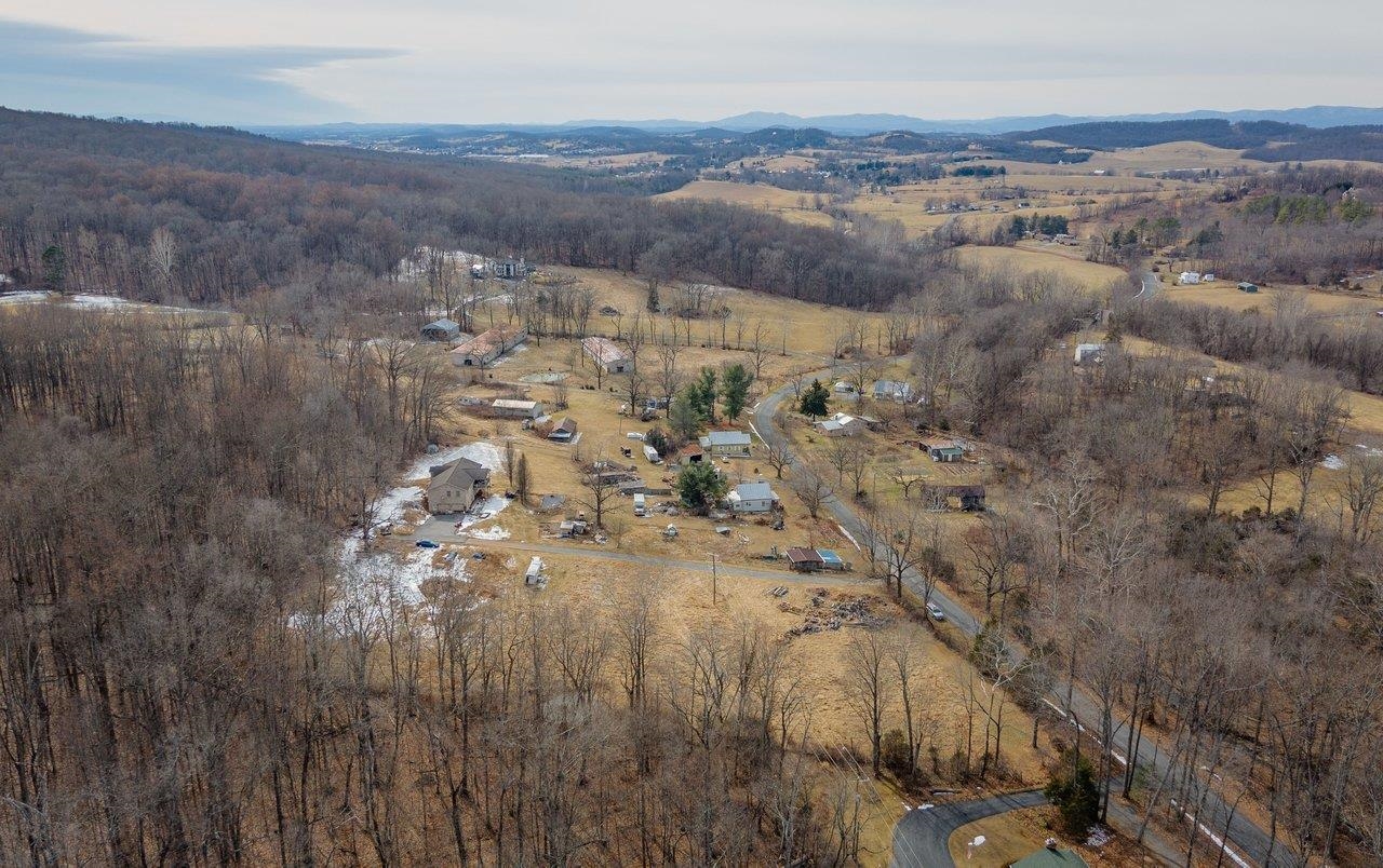 3950 HAPPY VALLEY RD, KEEZLETOWN, Virginia 22832, 3 Bedrooms Bedrooms, ,2 BathroomsBathrooms,Residential,3950 HAPPY VALLEY RD,673609 MLS # 673609