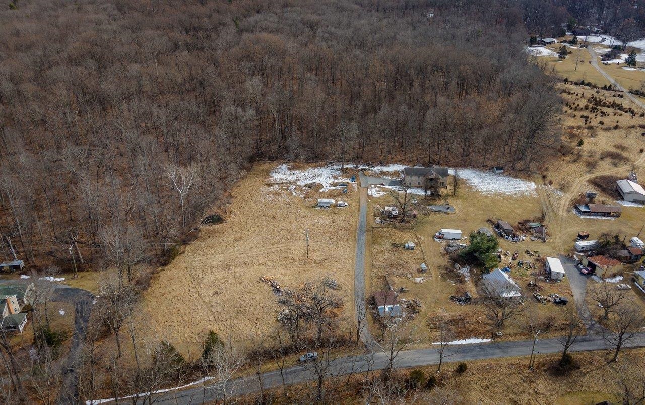 3950 HAPPY VALLEY RD, KEEZLETOWN, Virginia 22832, 3 Bedrooms Bedrooms, ,2 BathroomsBathrooms,Residential,3950 HAPPY VALLEY RD,673609 MLS # 673609