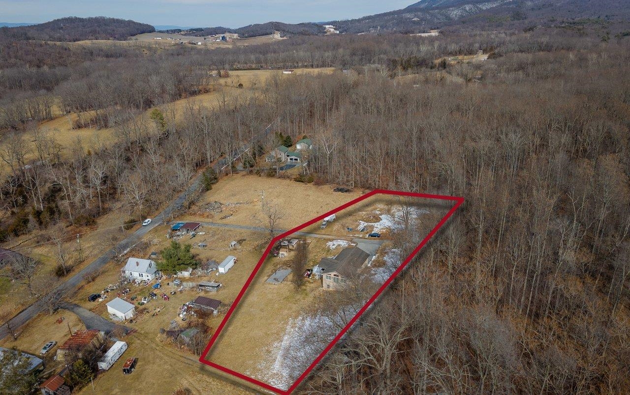 3950 HAPPY VALLEY RD, KEEZLETOWN, Virginia 22832, 3 Bedrooms Bedrooms, ,2 BathroomsBathrooms,Residential,3950 HAPPY VALLEY RD,673609 MLS # 673609