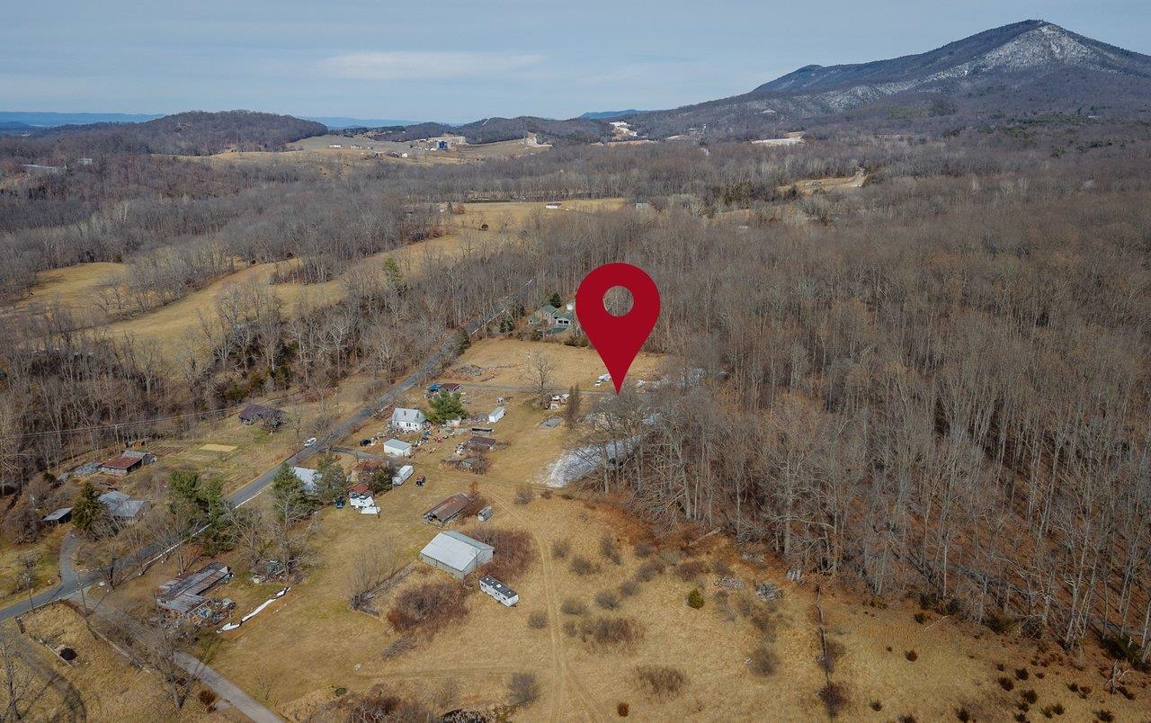 3950 HAPPY VALLEY RD, KEEZLETOWN, Virginia 22832, 3 Bedrooms Bedrooms, ,2 BathroomsBathrooms,Residential,3950 HAPPY VALLEY RD,673609 MLS # 673609