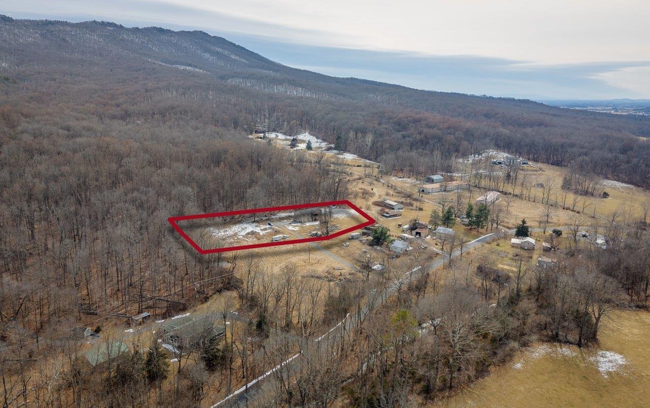 3950 HAPPY VALLEY RD, KEEZLETOWN, Virginia 22832, 3 Bedrooms Bedrooms, ,2 BathroomsBathrooms,Residential,3950 HAPPY VALLEY RD,673609 MLS # 673609