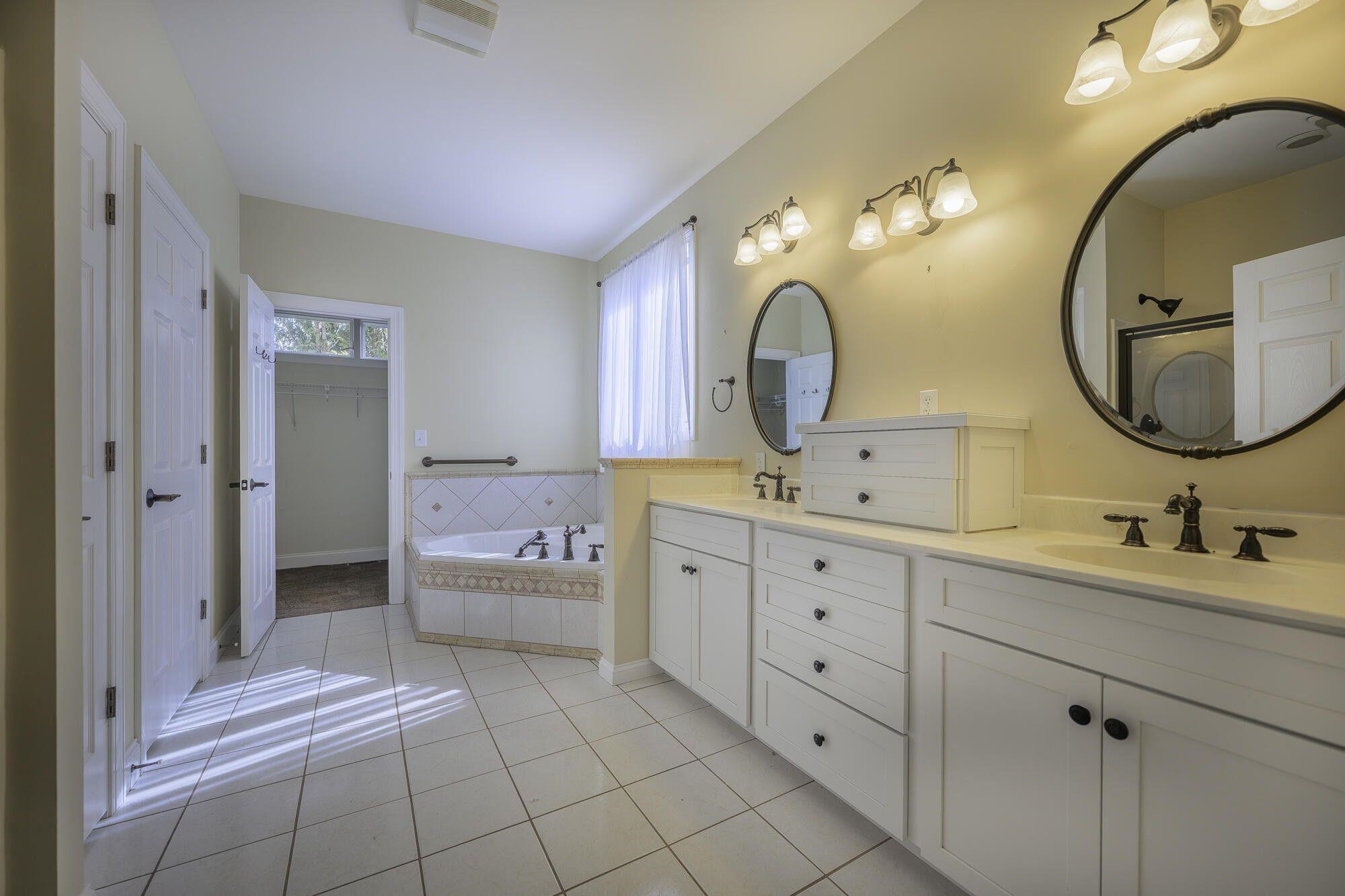 Primary Bath with Jetted Tub, Shower, Double Vanity, W.I.C., Linen closet
