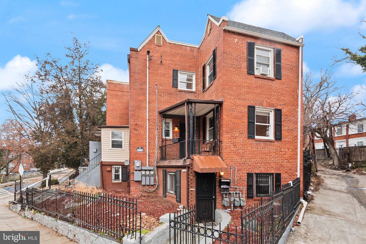 550 MALCOLM X AVE SE, WASHINGTON, District Of Columbia 20032, 3 Bedrooms Bedrooms, ,3 BathroomsBathrooms,Residential,For sale,550 MALCOLM X AVE SE,DCDC2244824 MLS # DCDC2244824 550 MALCOLM X AVE SE, WASHINGTON, District Of Columbia 20032, 3 Bedrooms Bedrooms, ,3 BathroomsBathrooms,Residential,For sale,550 MALCOLM X AVE SE,DCDC2244824 MLS # DCDC2244824