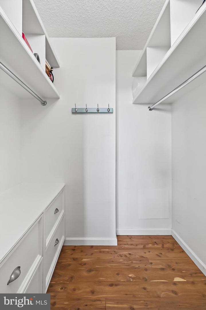 5500 HOLMES RUN PKWY #1507, ALEXANDRIA, Virginia 22304, 1 Bedroom Bedrooms, ,1 BathroomBathrooms,Residential,For sale,5500 HOLMES RUN PKWY #1507,VAAX2053864 MLS # VAAX2053864 5500 HOLMES RUN PKWY #1507, ALEXANDRIA, Virginia 22304, 1 Bedroom Bedrooms, ,1 BathroomBathrooms,Residential,For sale,5500 HOLMES RUN PKWY #1507,VAAX2053864 MLS # VAAX2053864