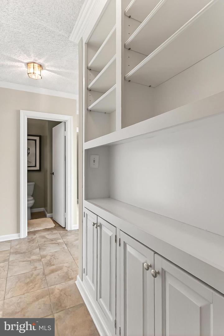 5500 HOLMES RUN PKWY #1507, ALEXANDRIA, Virginia 22304, 1 Bedroom Bedrooms, ,1 BathroomBathrooms,Residential,For sale,5500 HOLMES RUN PKWY #1507,VAAX2053864 MLS # VAAX2053864 5500 HOLMES RUN PKWY #1507, ALEXANDRIA, Virginia 22304, 1 Bedroom Bedrooms, ,1 BathroomBathrooms,Residential,For sale,5500 HOLMES RUN PKWY #1507,VAAX2053864 MLS # VAAX2053864