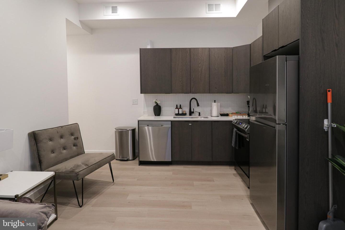 1318 9TH ST NW #5, WASHINGTON, District Of Columbia 20001, 1 Bedroom Bedrooms, ,1 BathroomBathrooms,Residential,For sale,1318 9TH ST NW #5,DCDC2245428 MLS # DCDC2245428